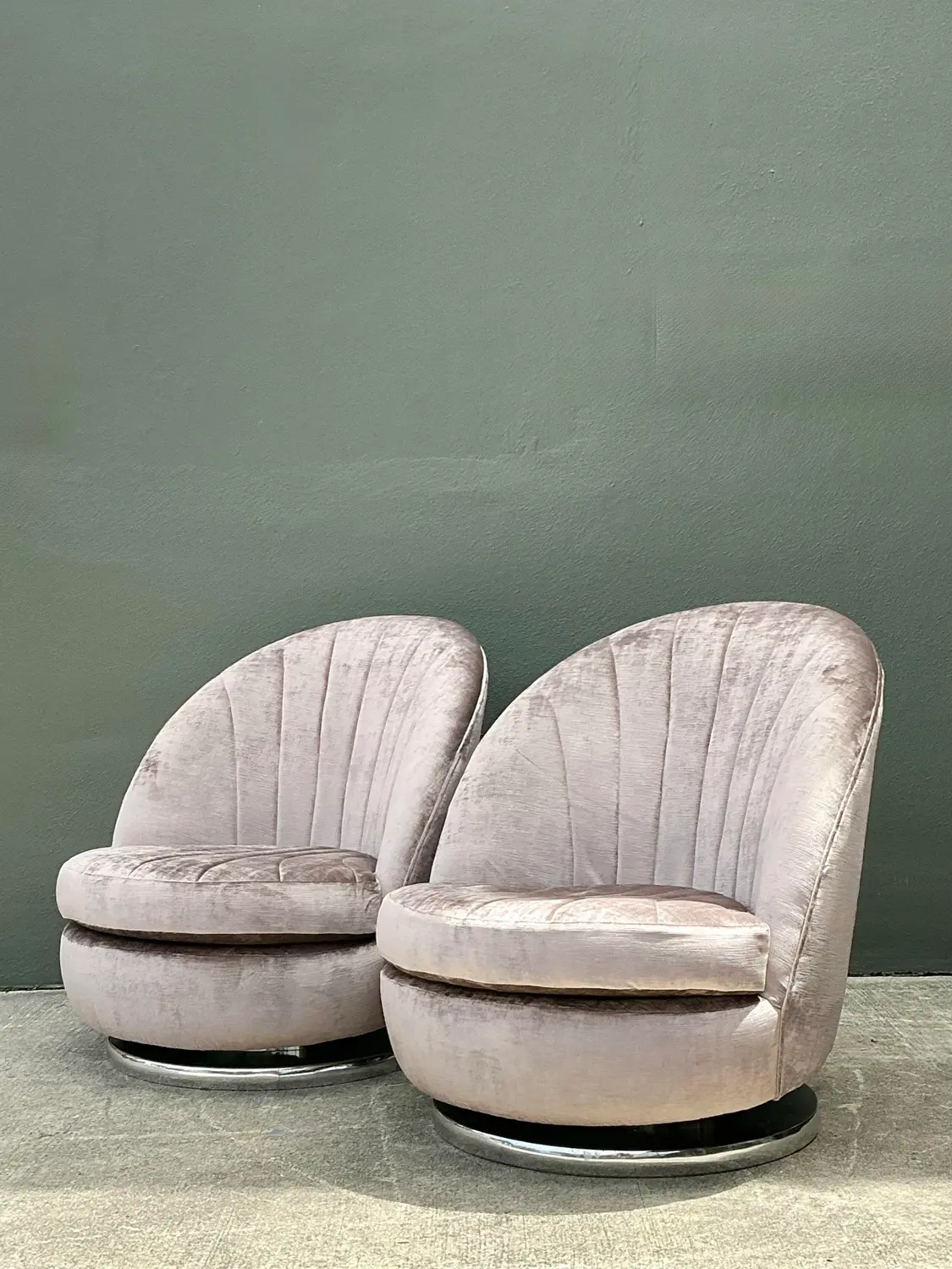 Vintage Milo Baughman for Thayer Coggin Clamshell Swivel Chairs - A Pair - Side view