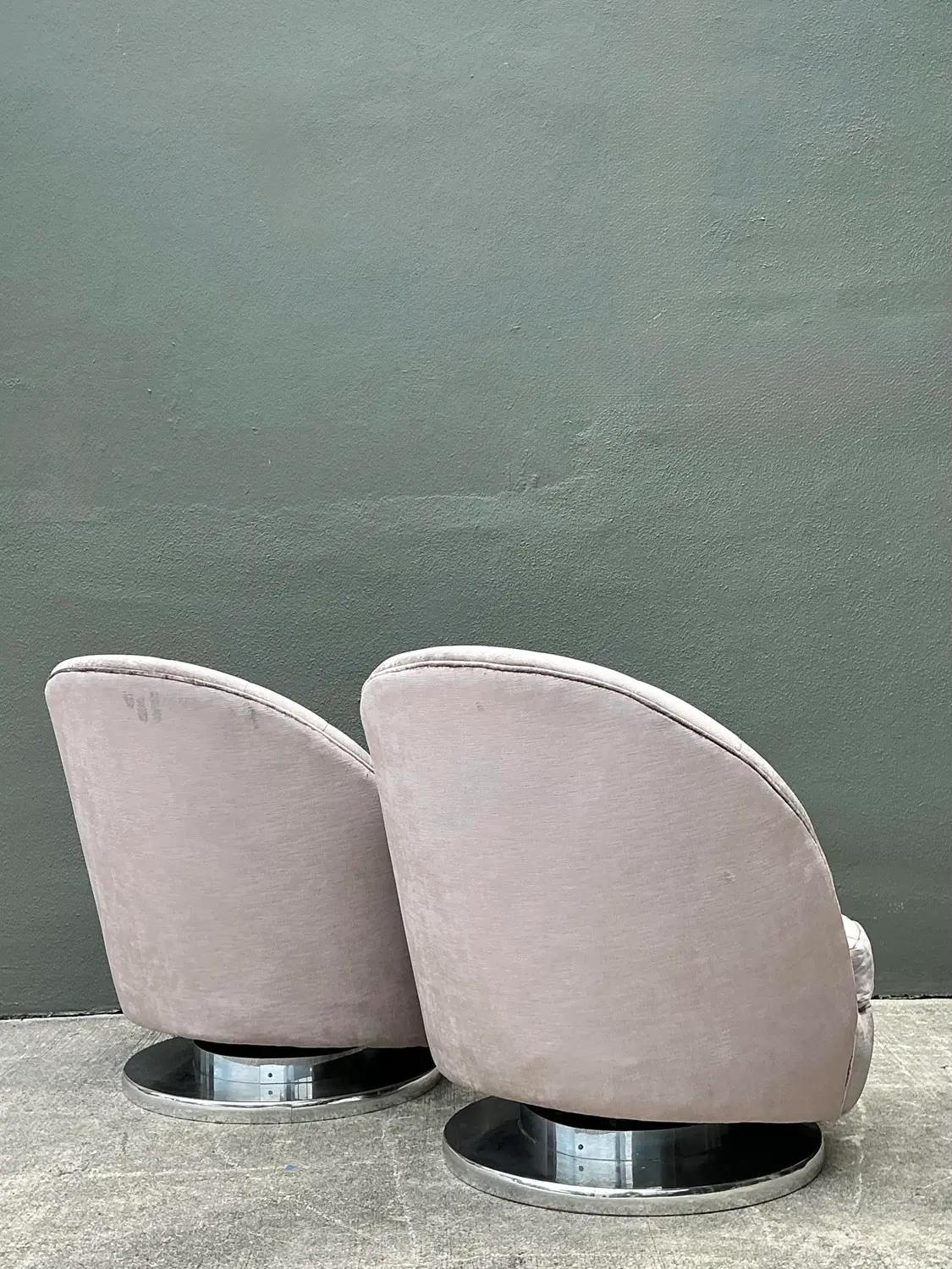 Vintage Milo Baughman for Thayer Coggin Clamshell Swivel Chairs - A Pair - Top view