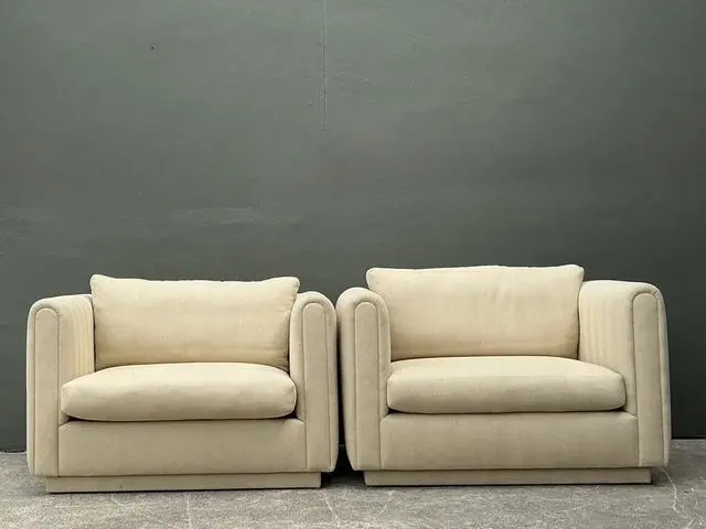 Vintage Monumental Lounge Chairs After Charles Pfister for Knoll - Side view
