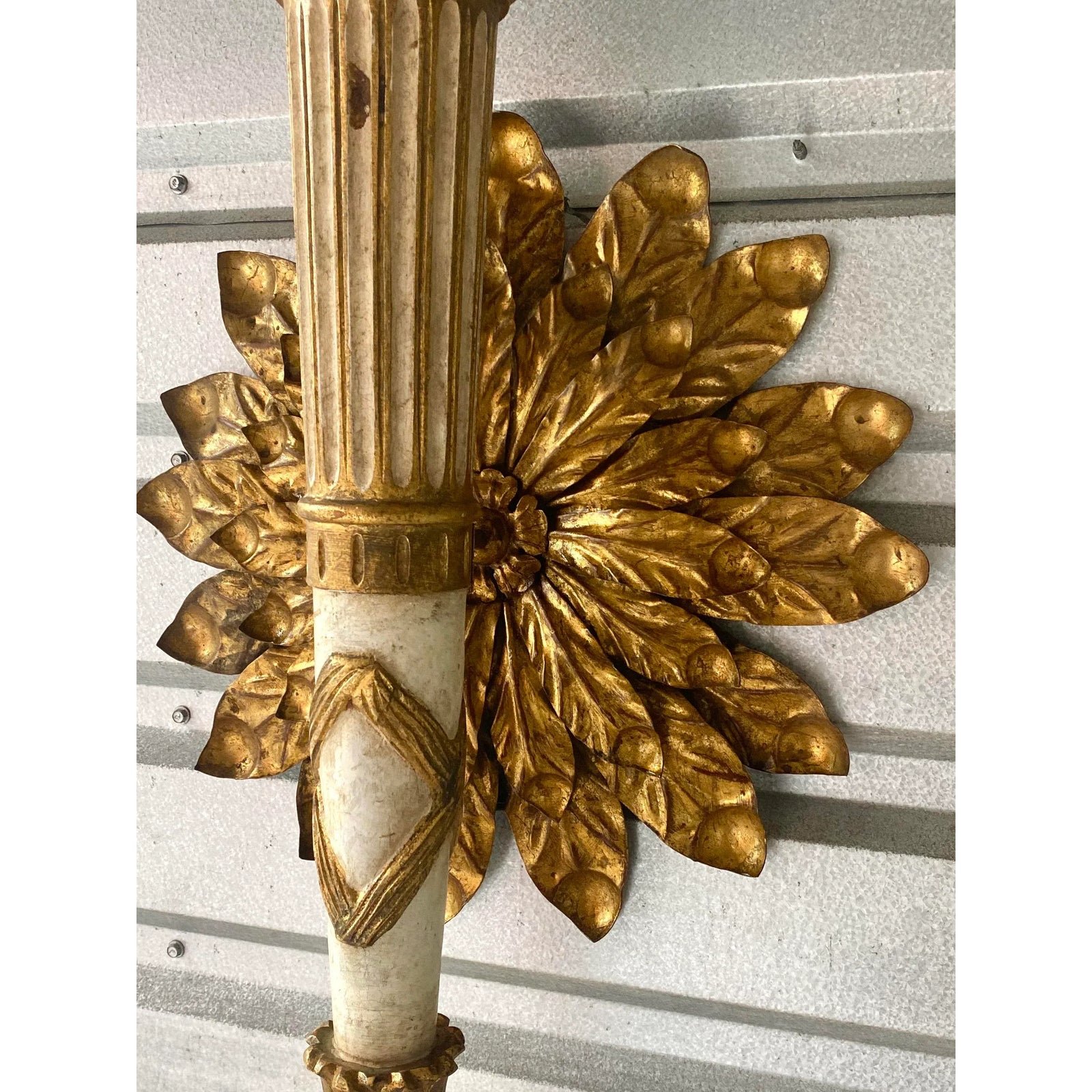Vintage Neoclassical Gilt Flower Wall Lamp - Side view