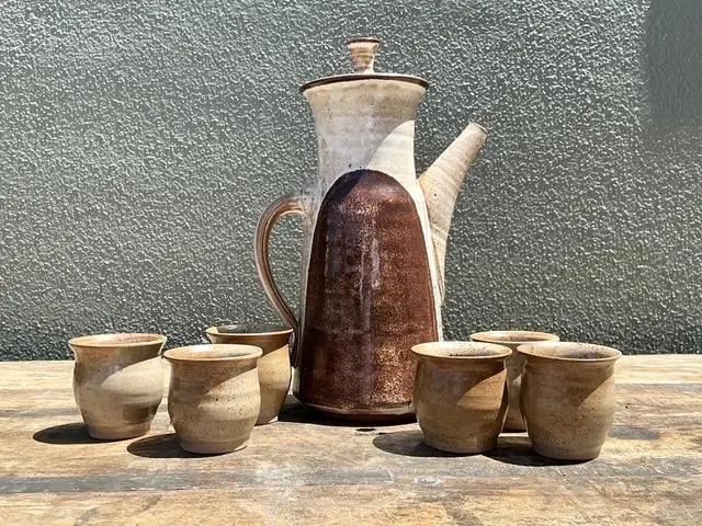 Vintage Original Studio Pottery Tall Teapot With Cups - Detail view