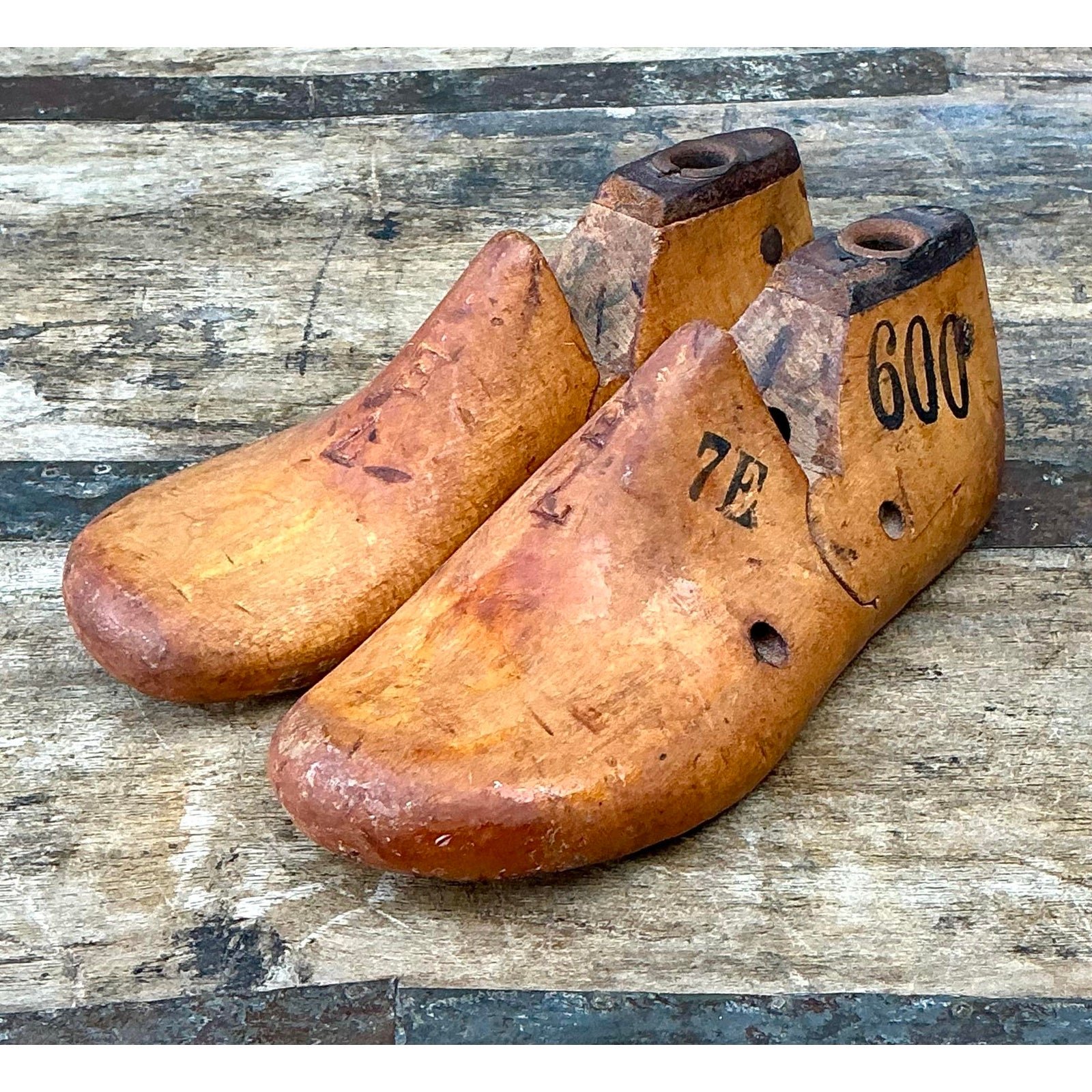 Vintage Patinated Show Lasts - Set of 2 - Detail view