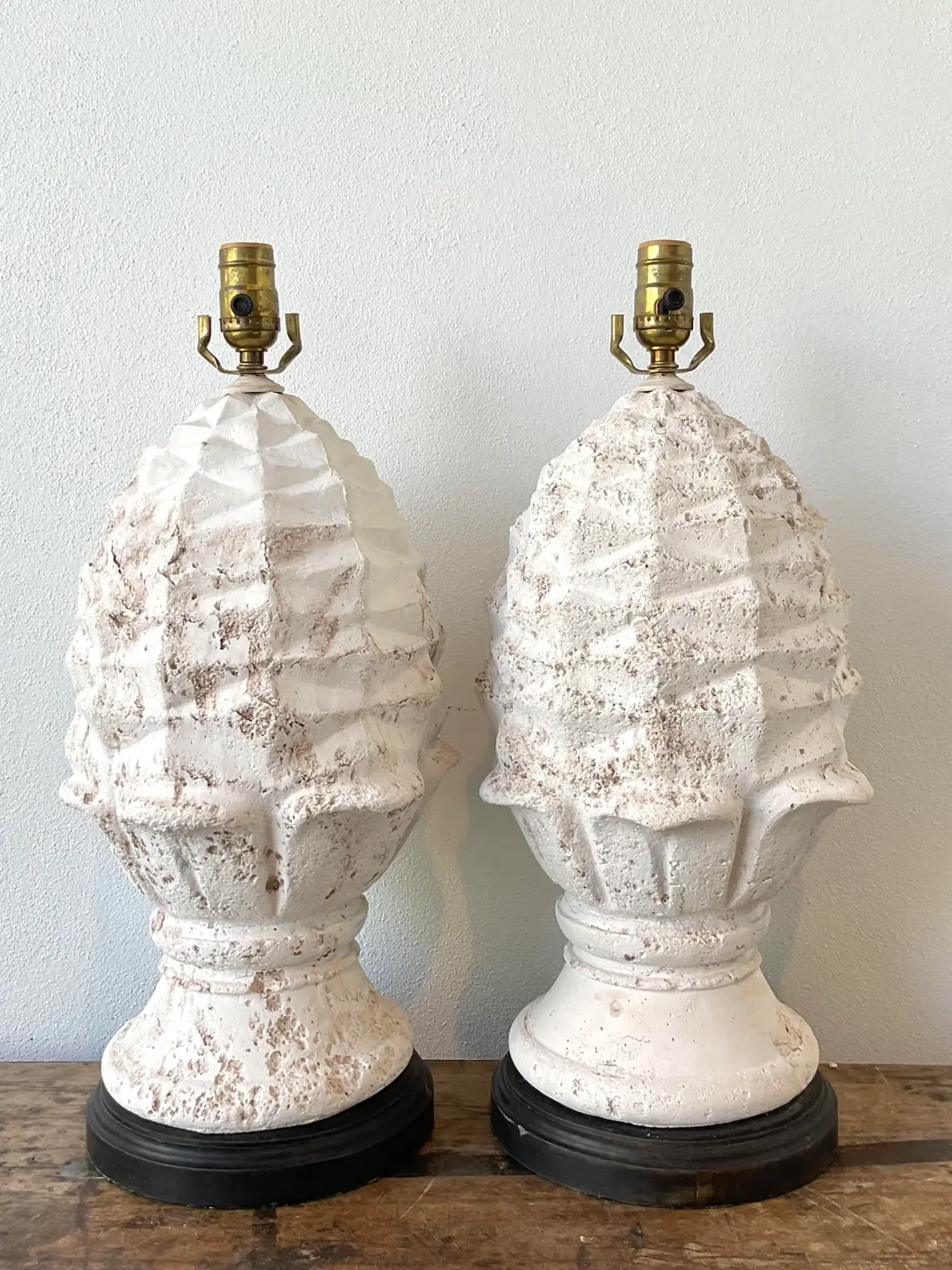 Vintage Plaster Artichoke Lamps - A Pair - Detail view