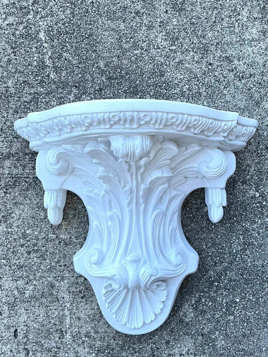 Vintage Plaster Clamshell Bracket - Detail view