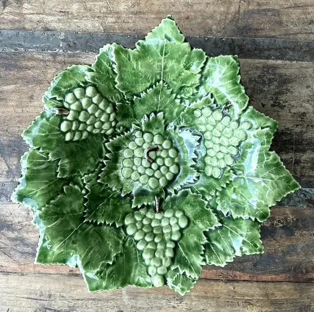 Vintage Portuguese Glazed Ceramic Grape Leaf Bowl - Detail view