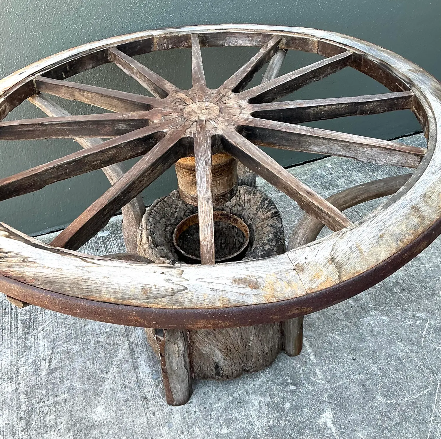 Vintage Primitive Wagon Wheel Dining Table Pedestal - Top view