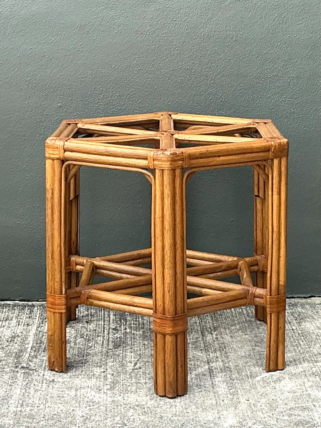 Vintage Rattan Hexagon Dining Table Pedestal - Detail view