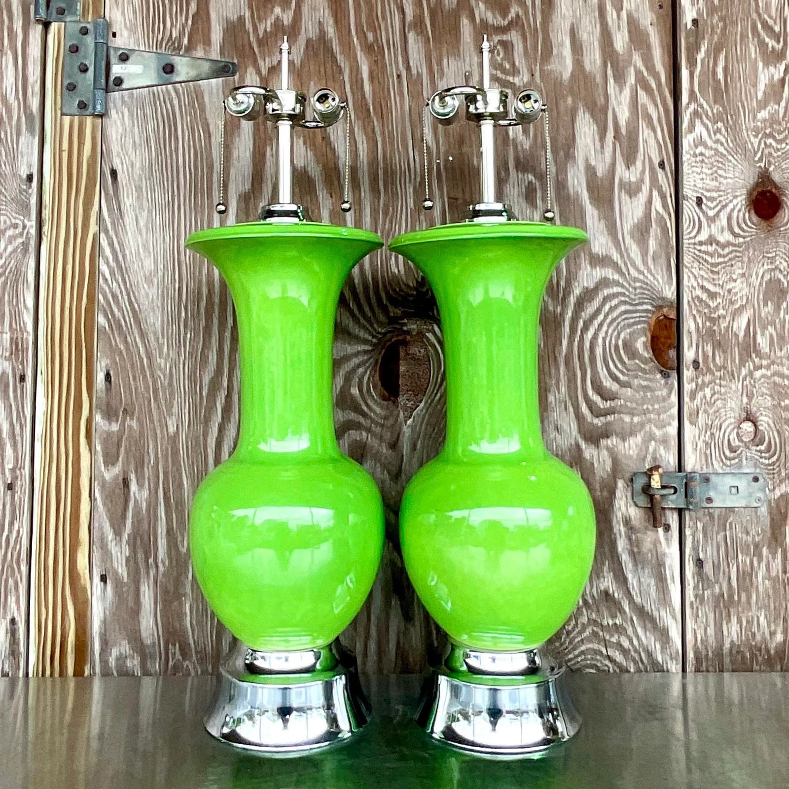 Vintage Regency Apple Green Glazed Ceramic Lamps - a Pair - Detail view