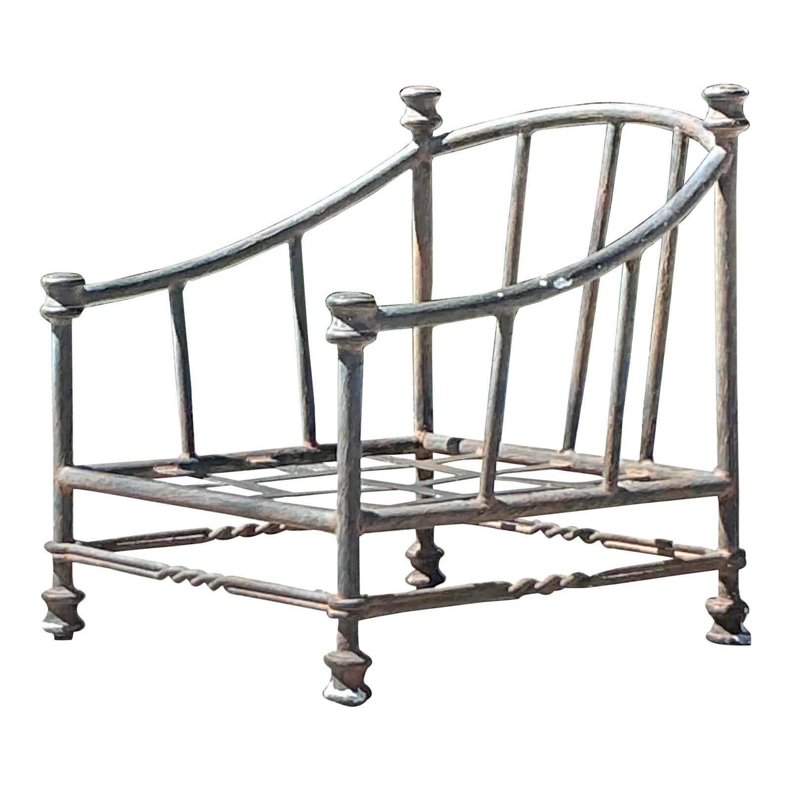 Vintage Regency Cast Aluminum Lounge Chair - Detail view