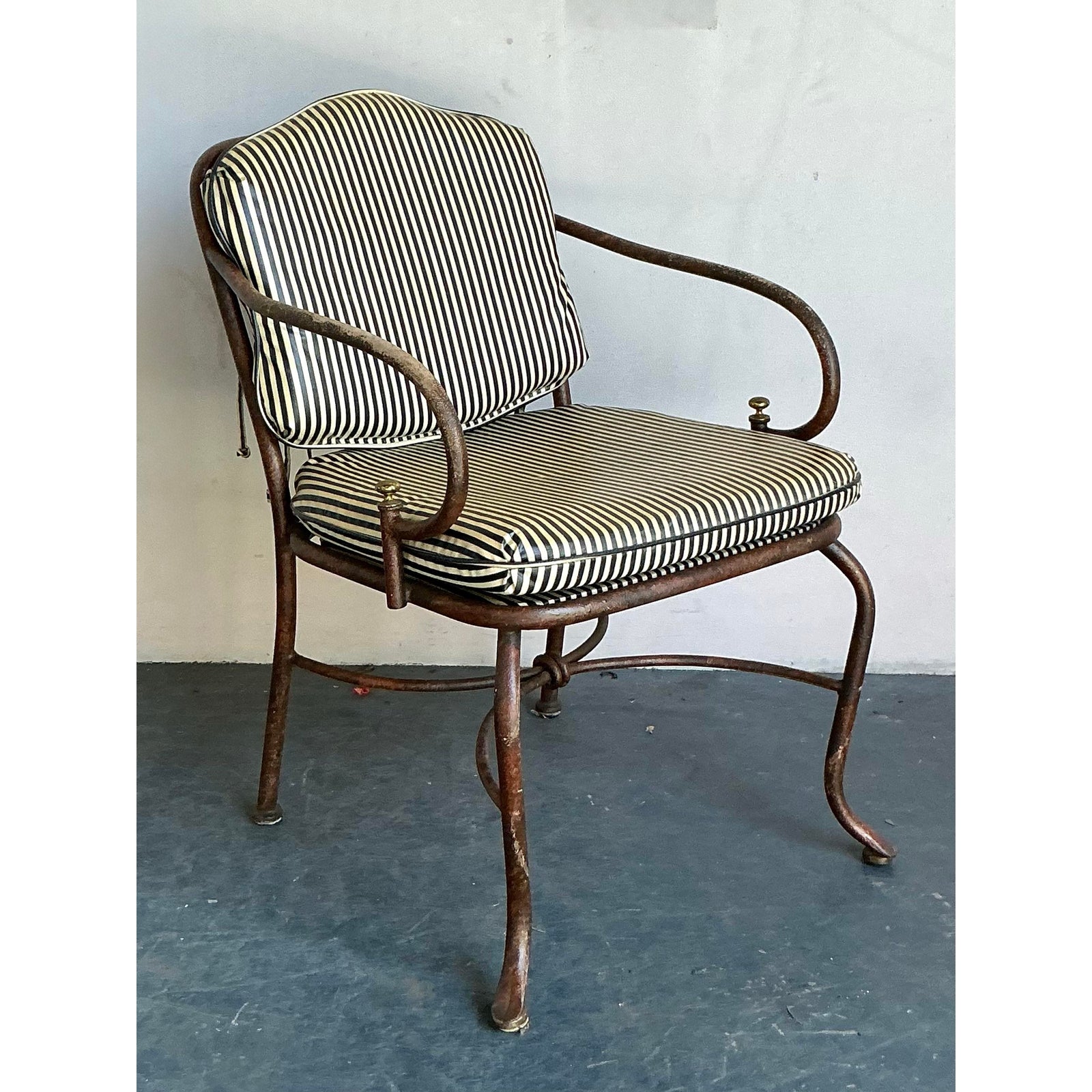 Vintage Regency Cast Aluminum Lounge Chair - Detail view