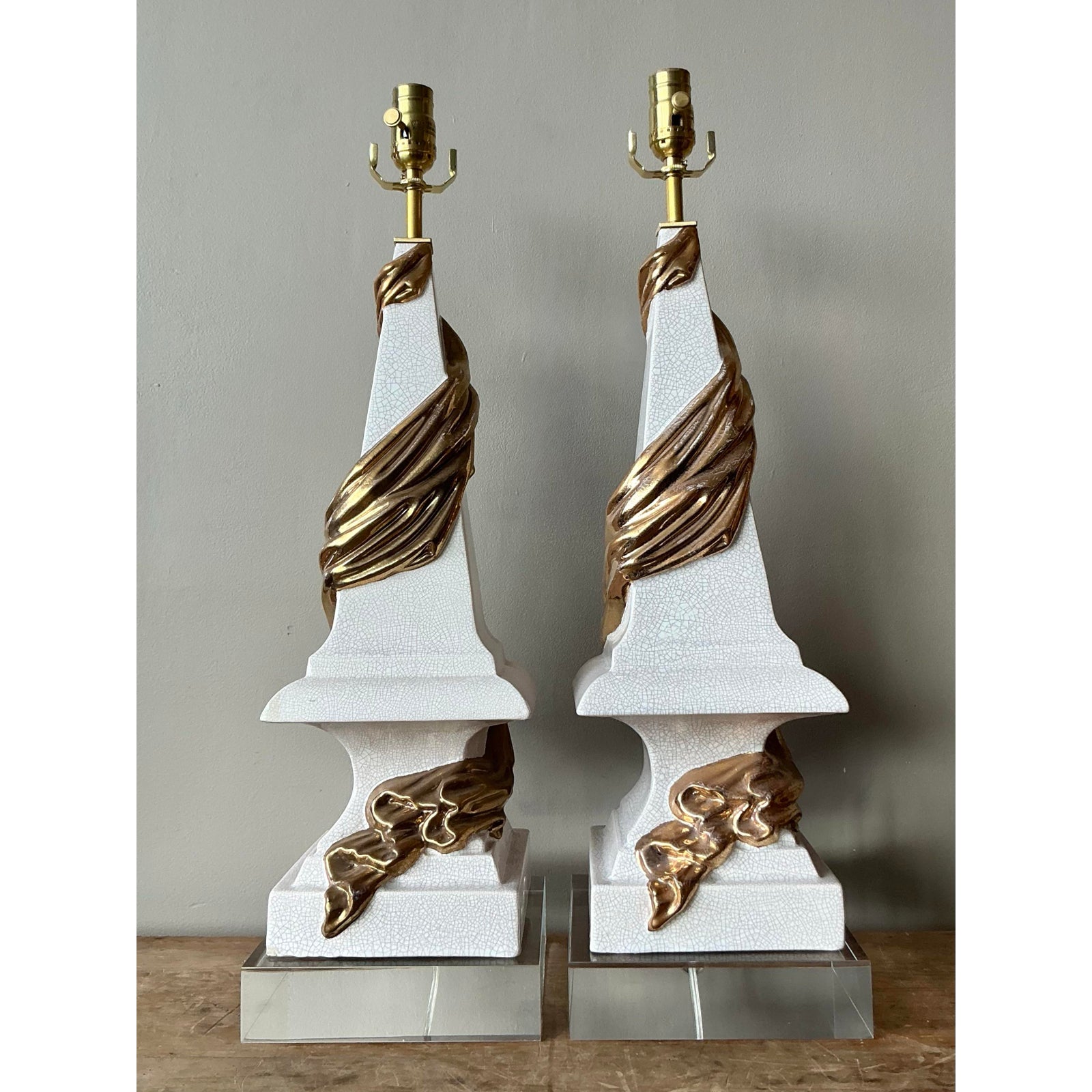 Vintage Regency Draped Swag Glazed Ceramic Lamps - A Pair - Detail view