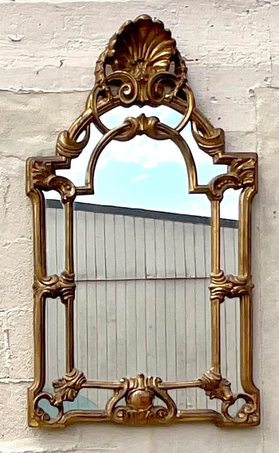 Vintage Regency Gilt Clam Shell Mirror - Detail view
