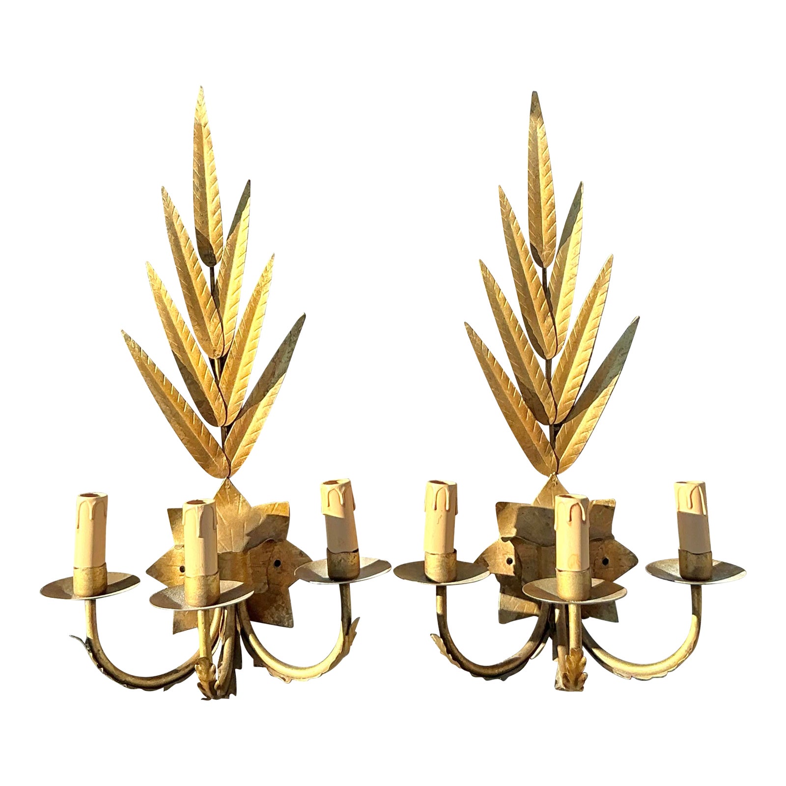 Vintage Regency Gilt Leaf Sconce - A Pair - Detail view