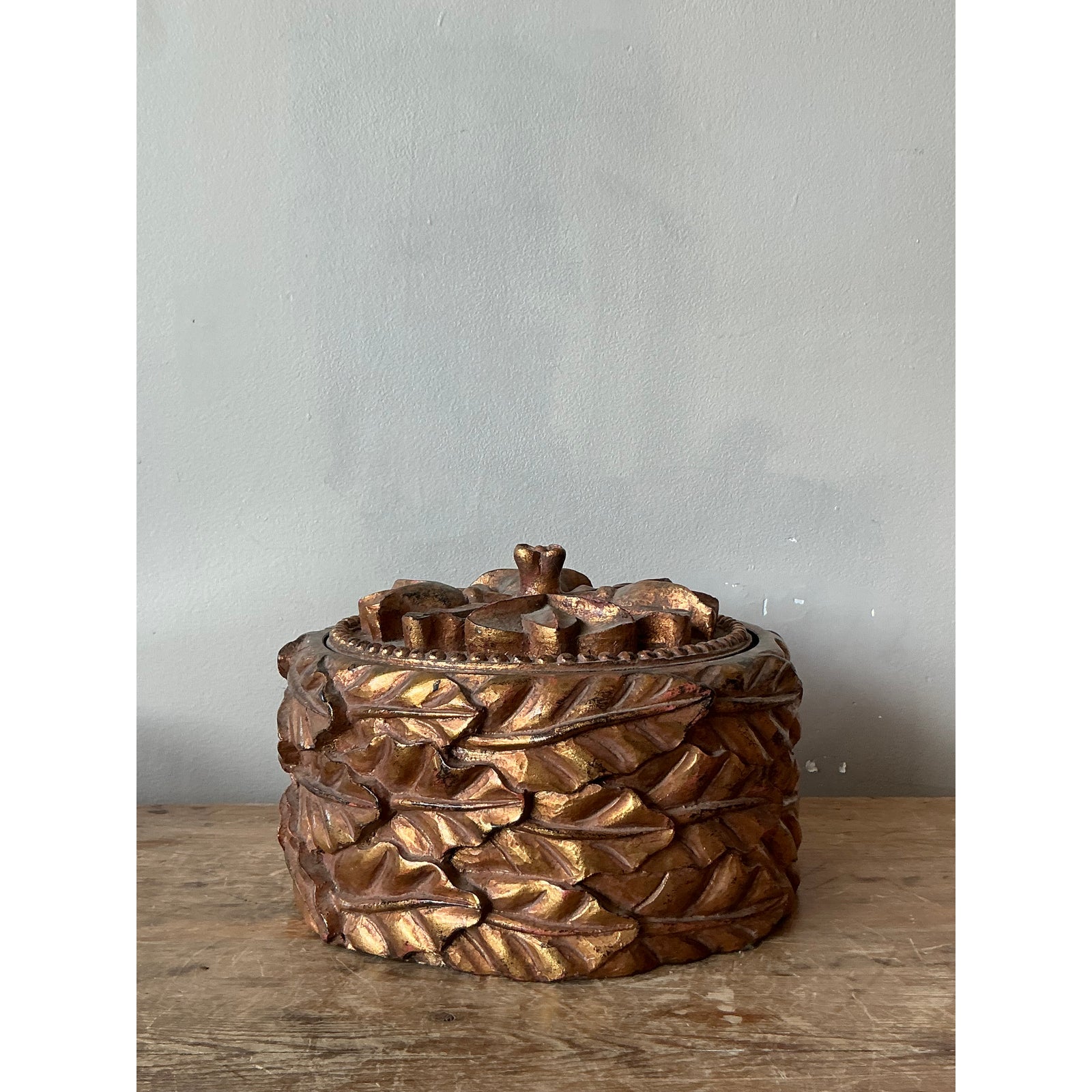 Vintage Regency Gilt Leaves Lidded Bowl - Detail view