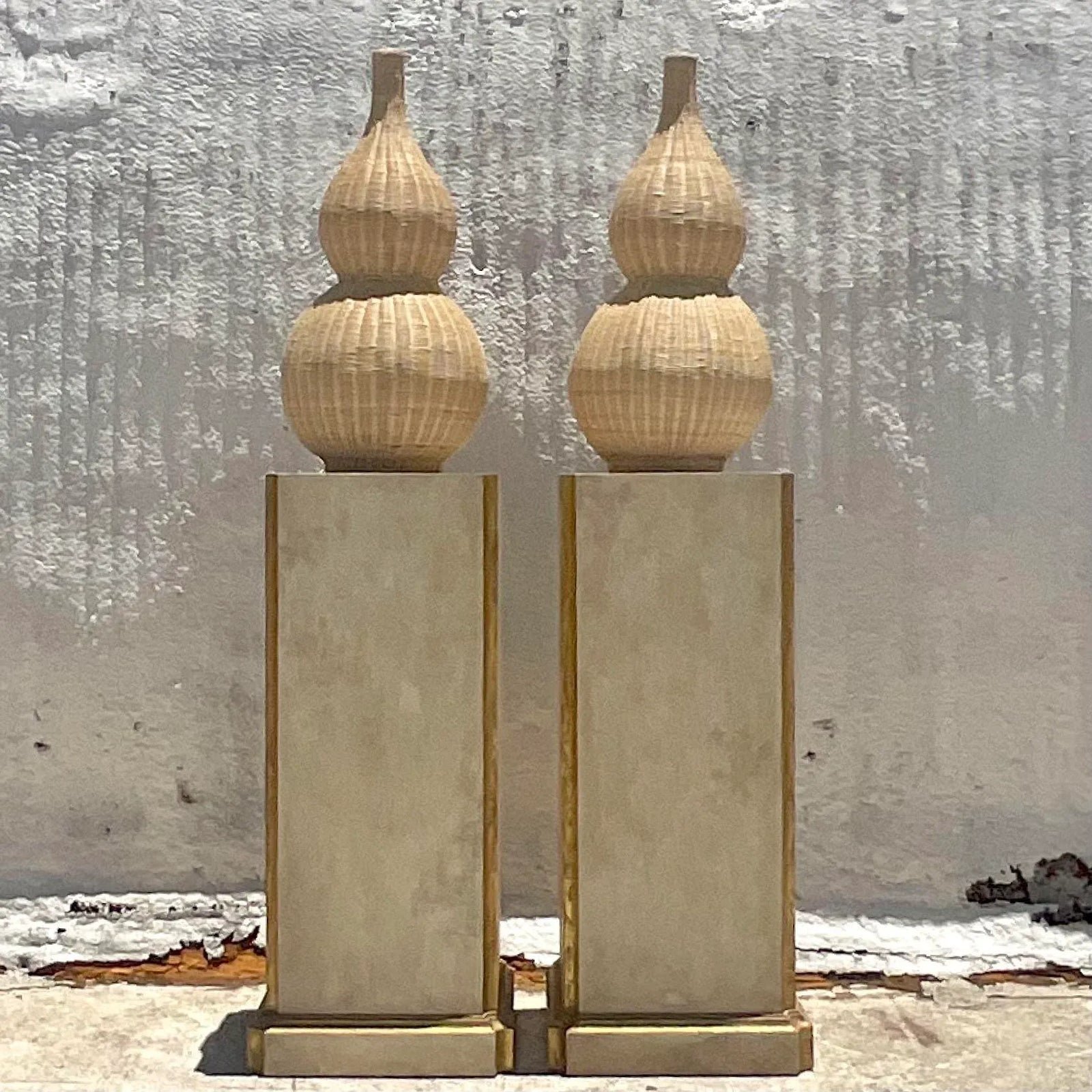 Vintage Regency Gilt Tipped Gessoed Pedestals - a Pair - Detail view
