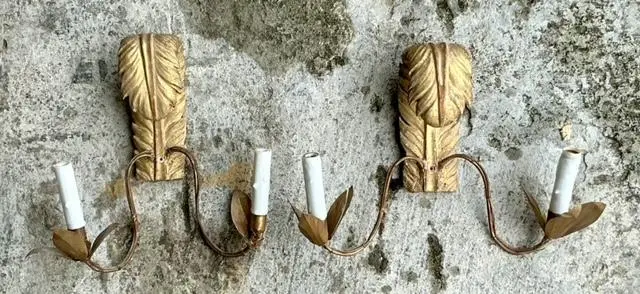 Vintage Regency Gilt Wood Sconce - a Pair - Detail view