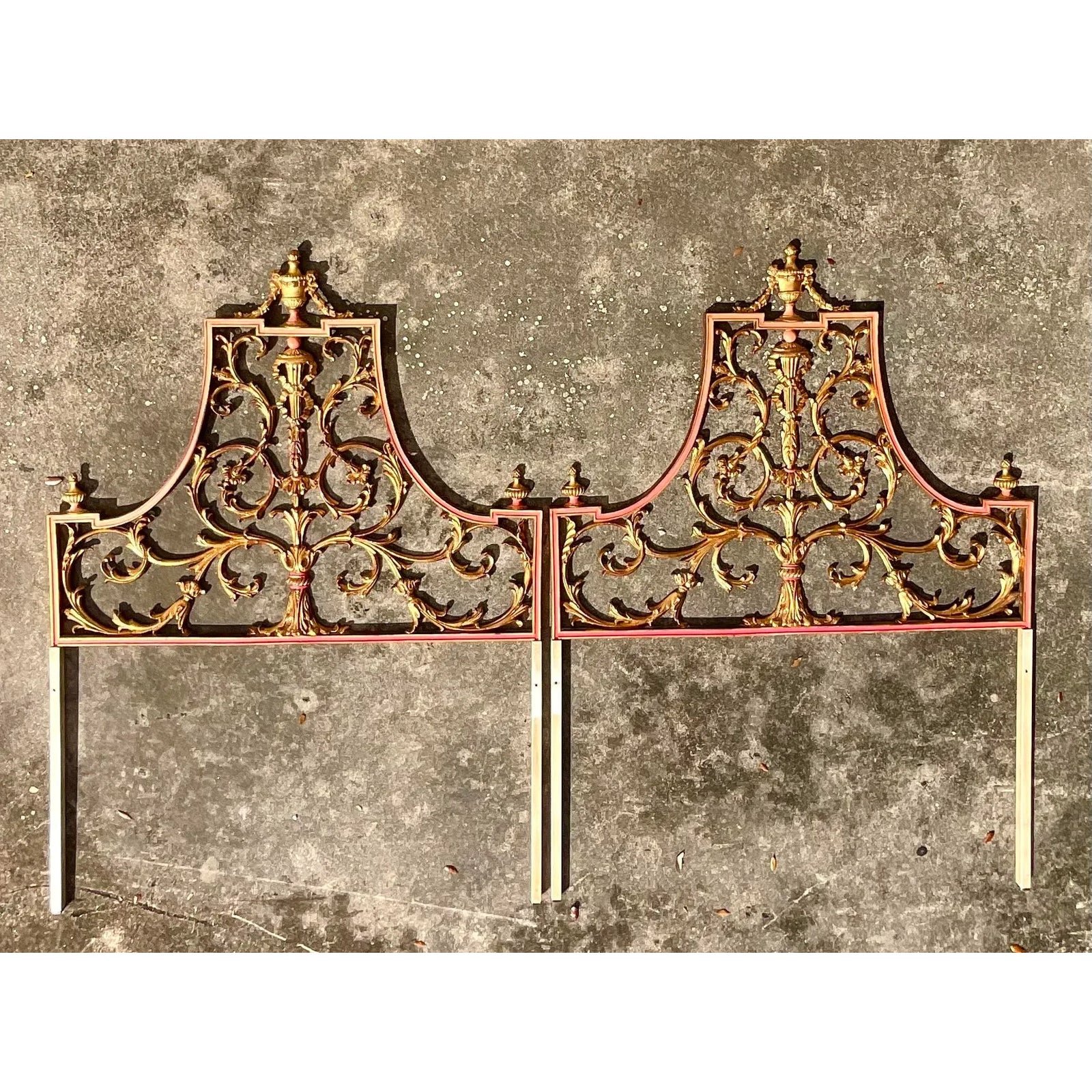 Vintage Regency Italian Palladio Gilt Twin Metal Headboards. - a Pair - Detail view