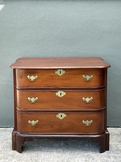 Vintage Regency Mahogany Bow Front Chest of Drawers - Top view