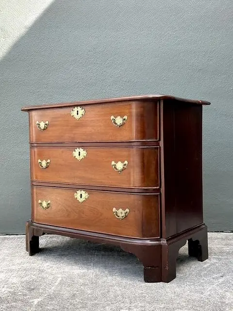 Vintage Regency Mahogany Bow Front Chest of Drawers - Back view