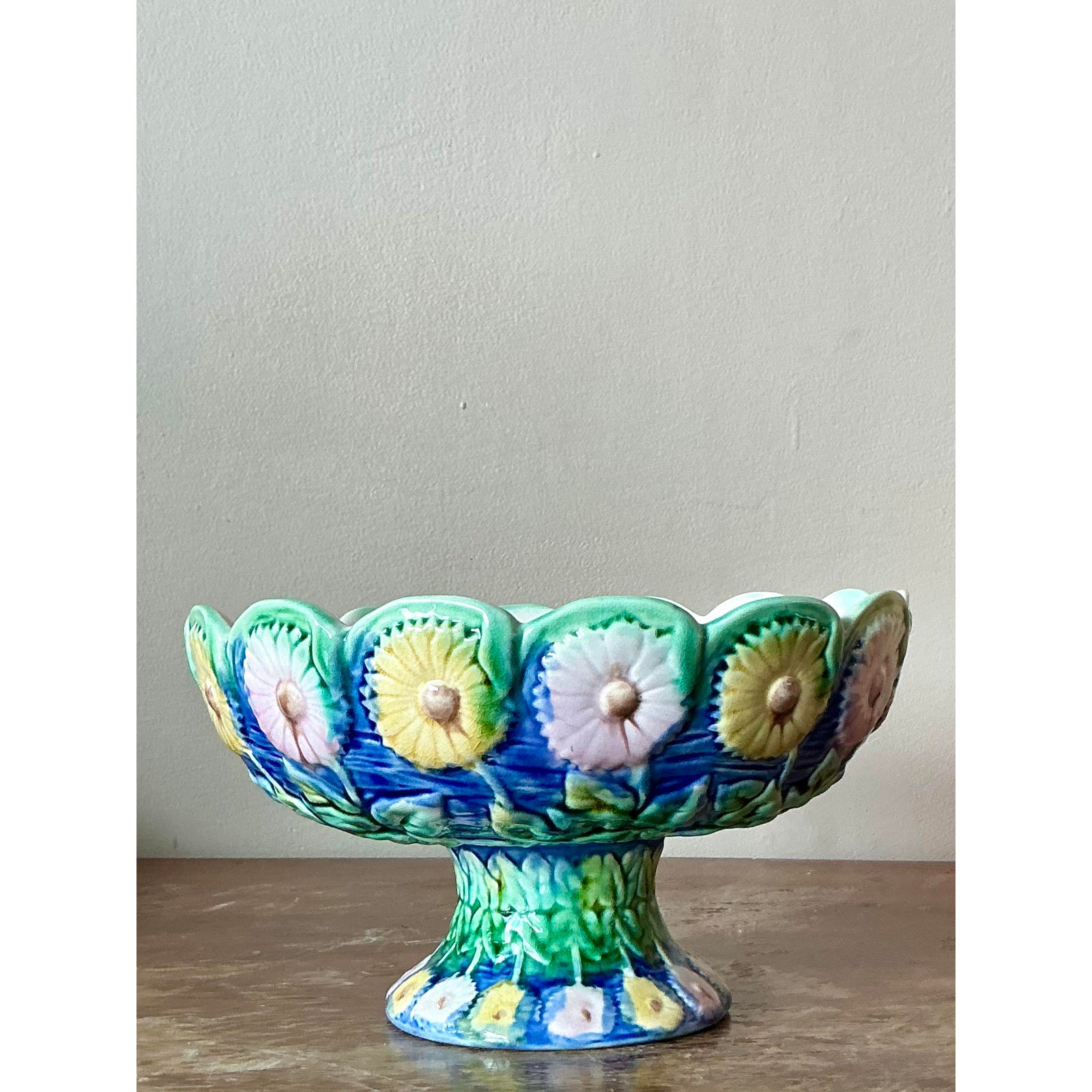 Vintage Regency Smith and Hill Footed Majolica Bowl - Side view