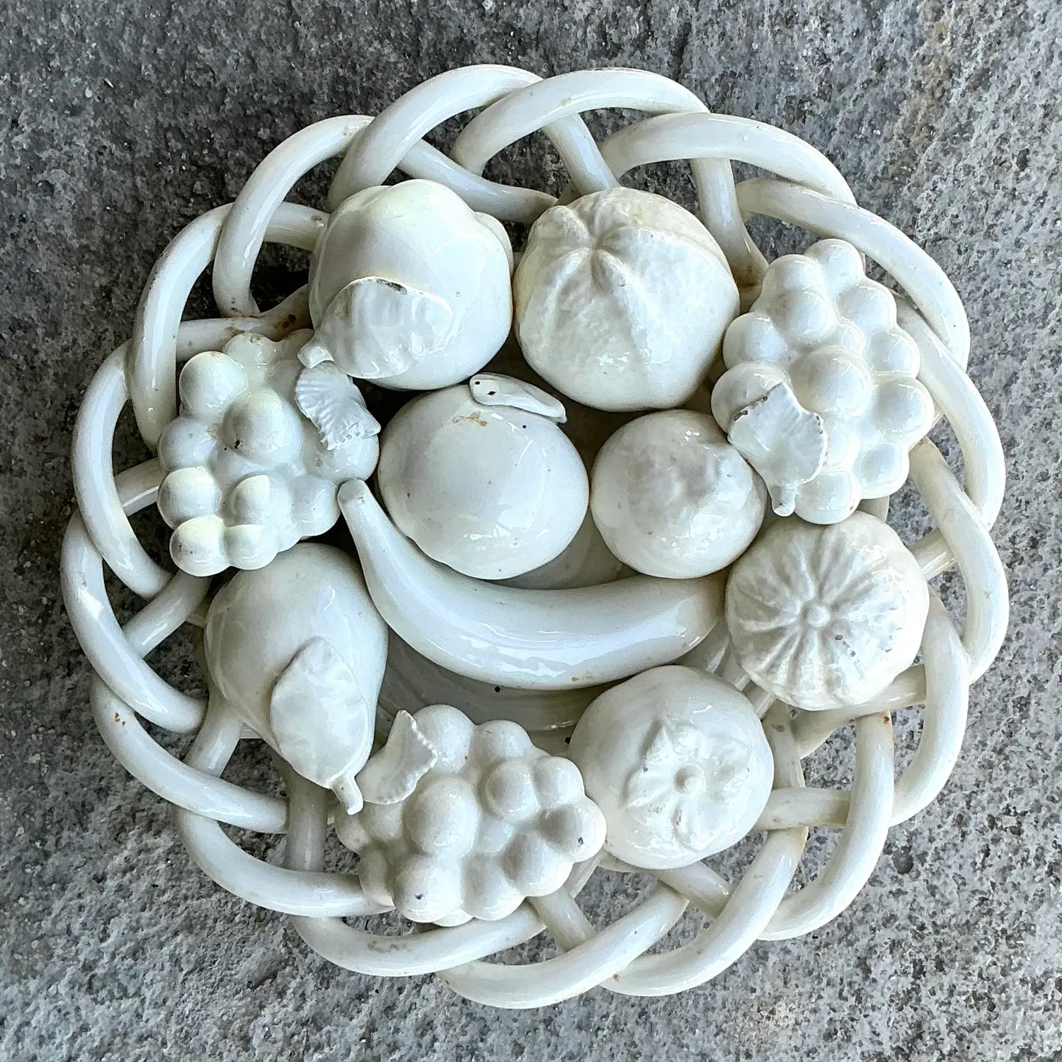 Vintage Regency Spanish Glazed Ceramic Fruit Bowl - Detail view