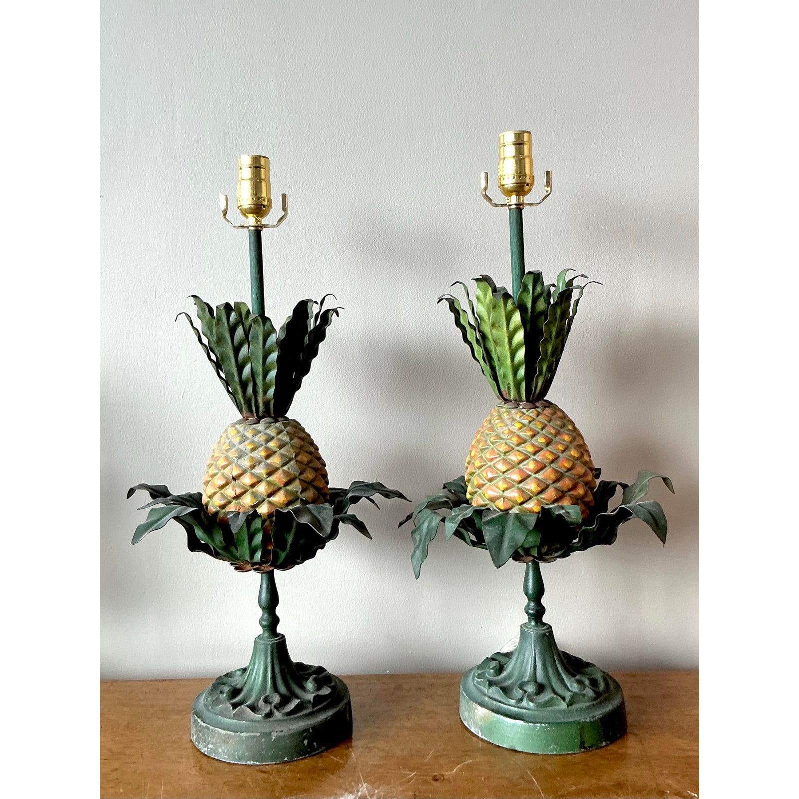Vintage Regency Tole Pineapple Lamps - A Pair - Detail view