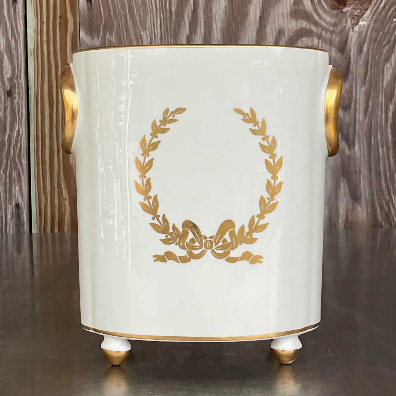 Vintage Regency Trenton Pottery Cache Pot - Detail view