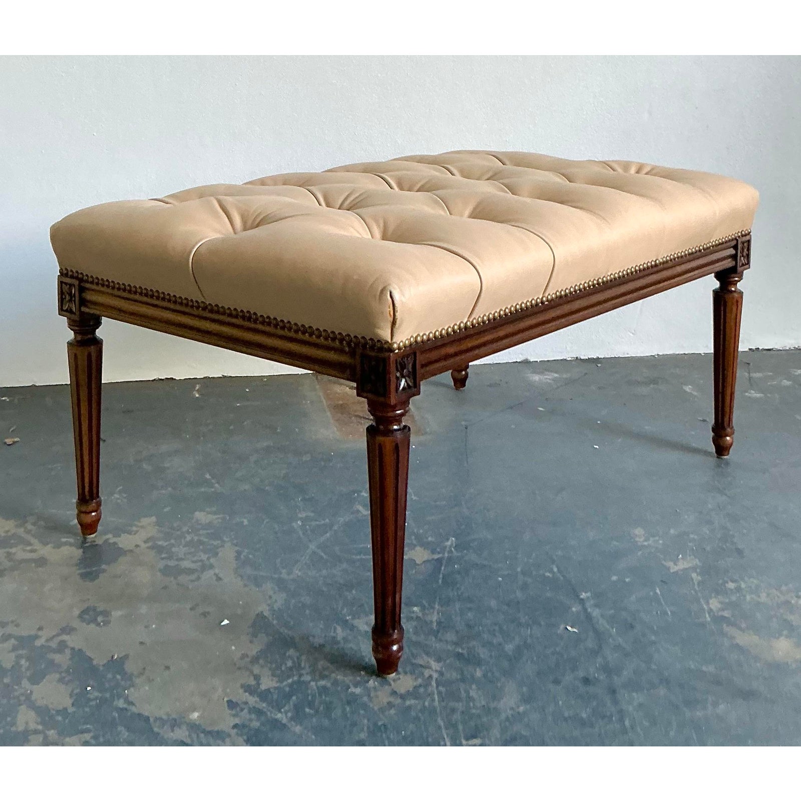 Vintage Regency Tufted Leather Bench - Detail view