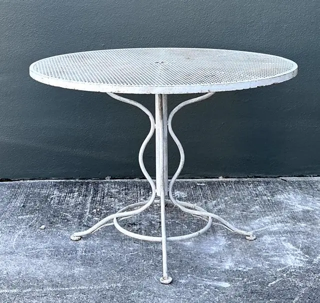 Vintage Russell Woodard “Sculptura” Wrought Iron Dining Set - Detail view