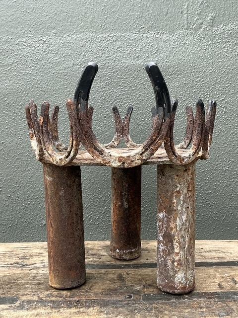 Vintage Rusty Horseshoe Plant Stand - Detail view