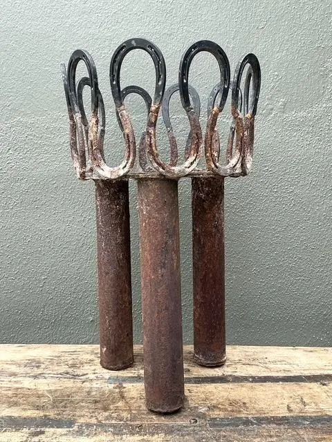 Vintage Rusty Horseshoe Tall Plant Stand - Detail view