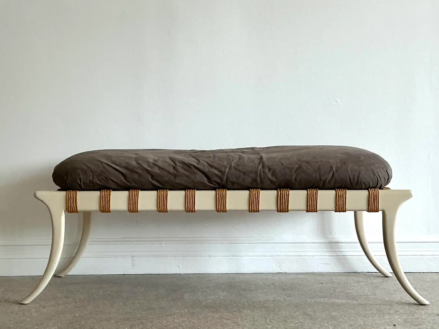 Vintage Saber Leg Bench - Detail view