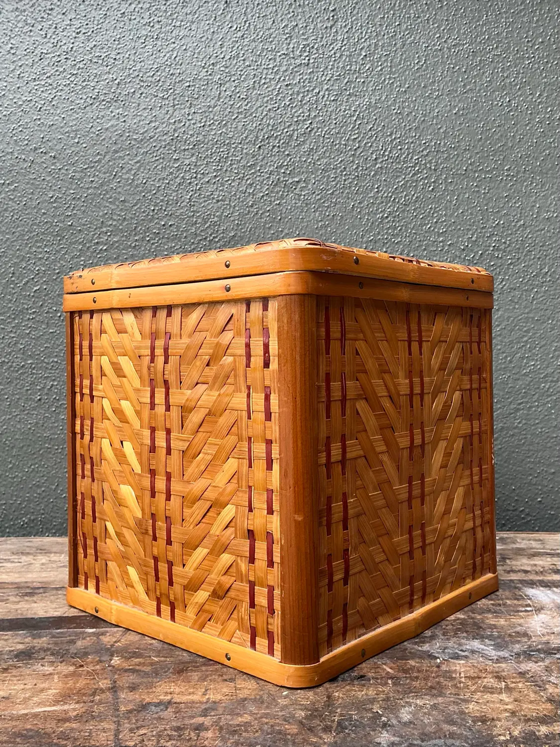 Vintage Shanghai Weave Hinged Lidded Box - Back view