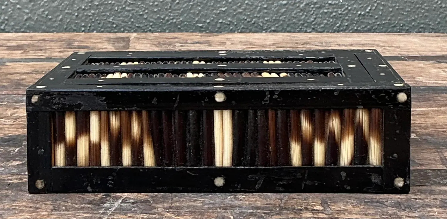Vintage Sliding Door Quill Box - Detail view