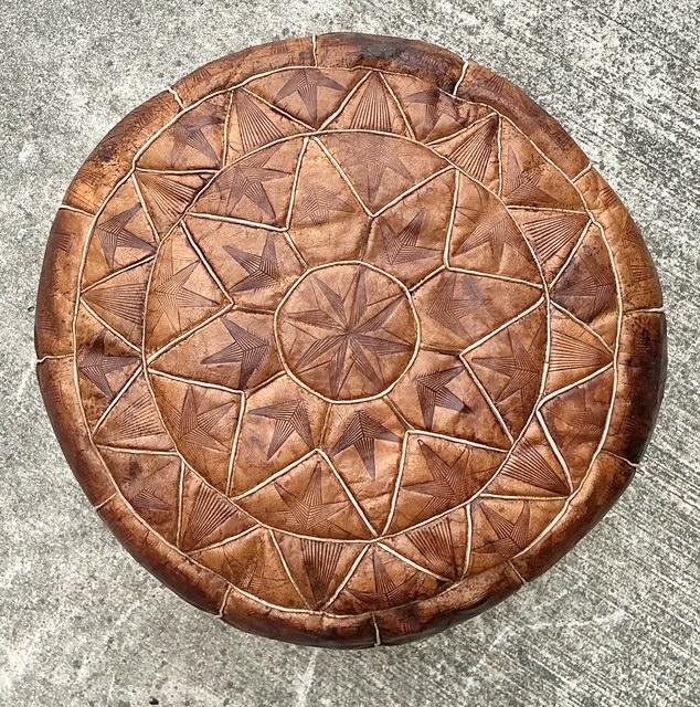 Vintage Star Tufted Leather Ottoman - Detail view