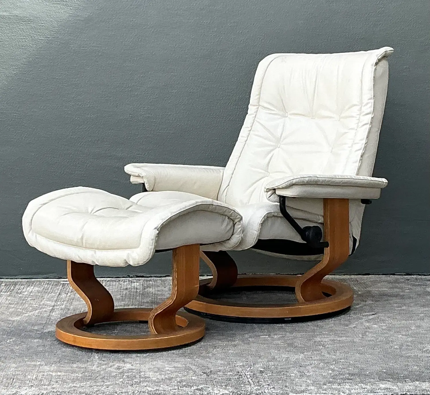 Vintage Stressless Ekornes Leather Lounge Chair and Ottoman - Side view
