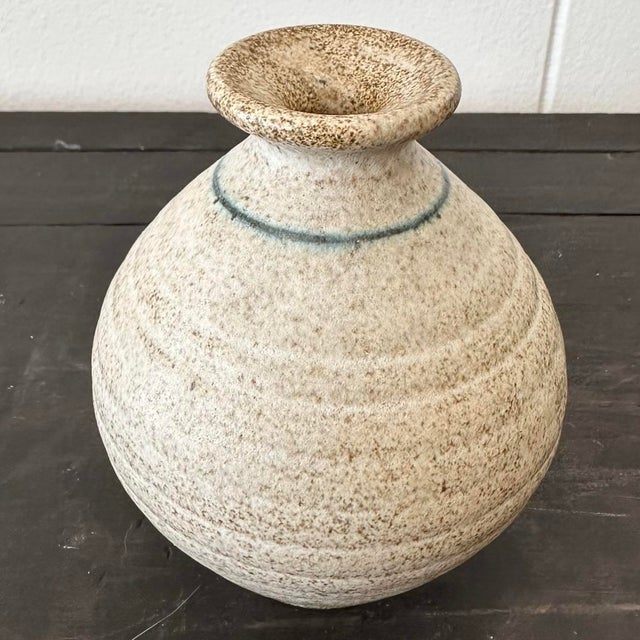 Vintage Studio Pottery Speckled Glaze Vase With Line Detail - Detail view