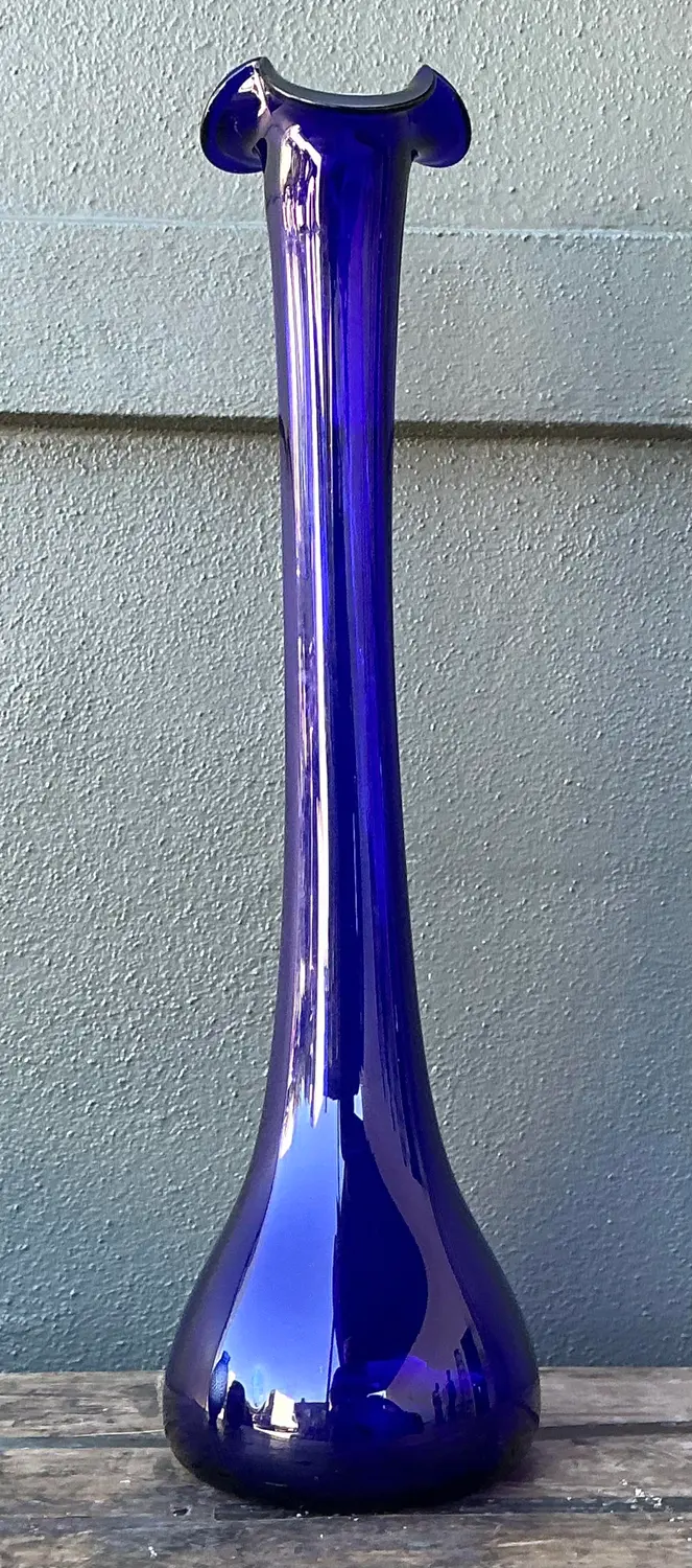 Vintage Tall Glass Ruffle Vase - Detail view