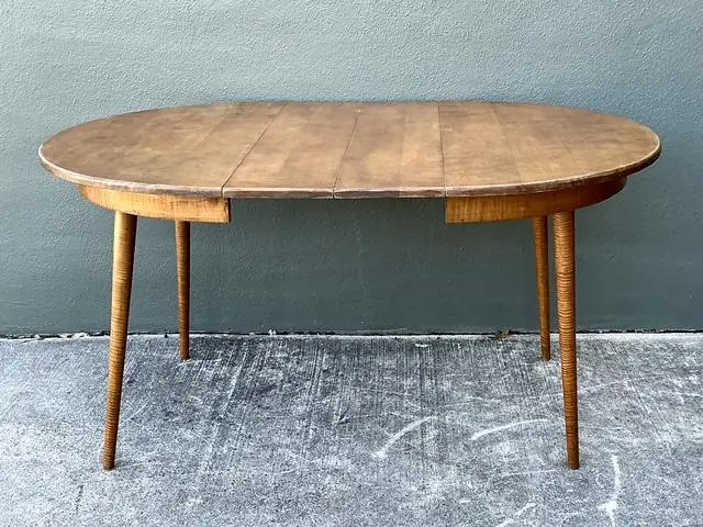 Vintage Tiger Maple Extendable Dining Table - Detail view