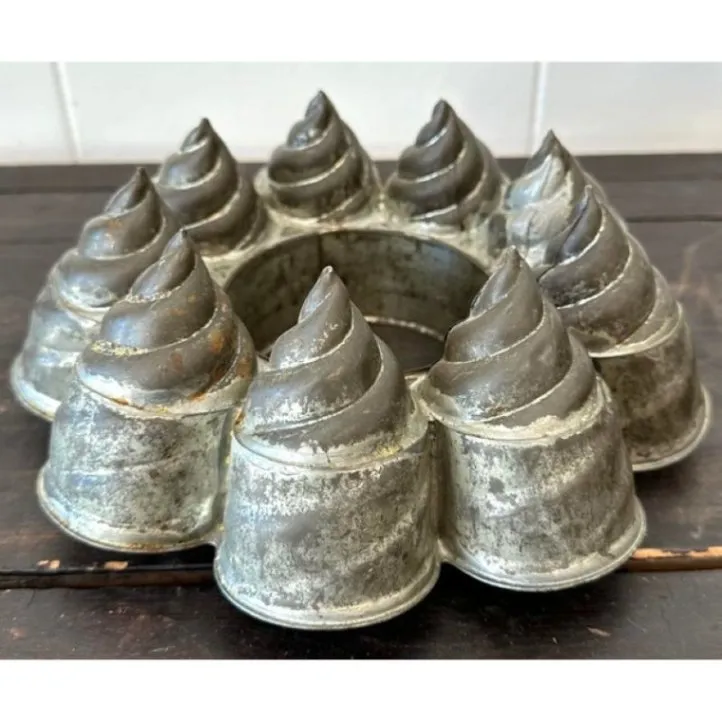 Vintage Tin Swirl Shaped Food Mold - Detail view