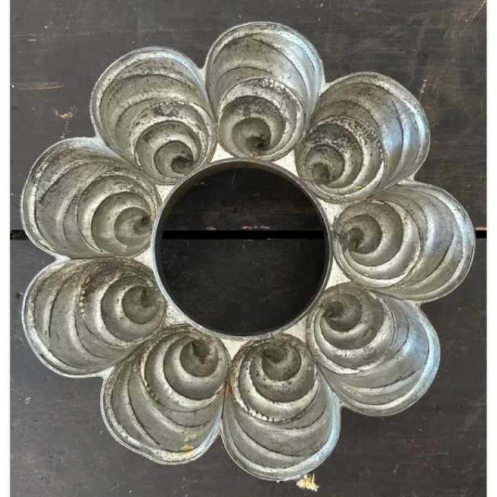 Vintage Tin Swirl Shaped Food Mold - Top view