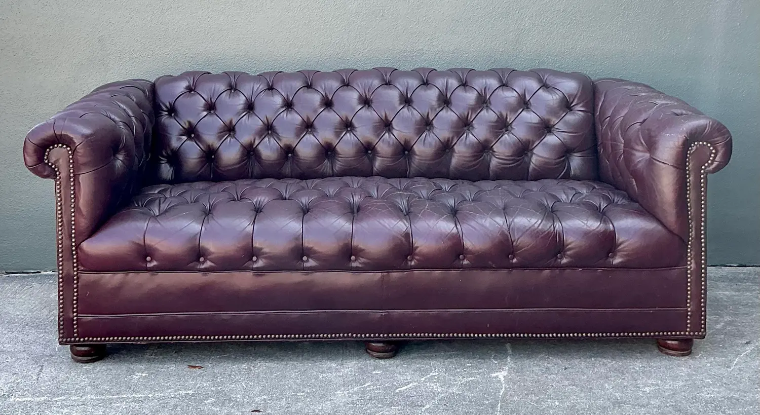Vintage Tufted Leather Chesterfield Sofa - Detail view