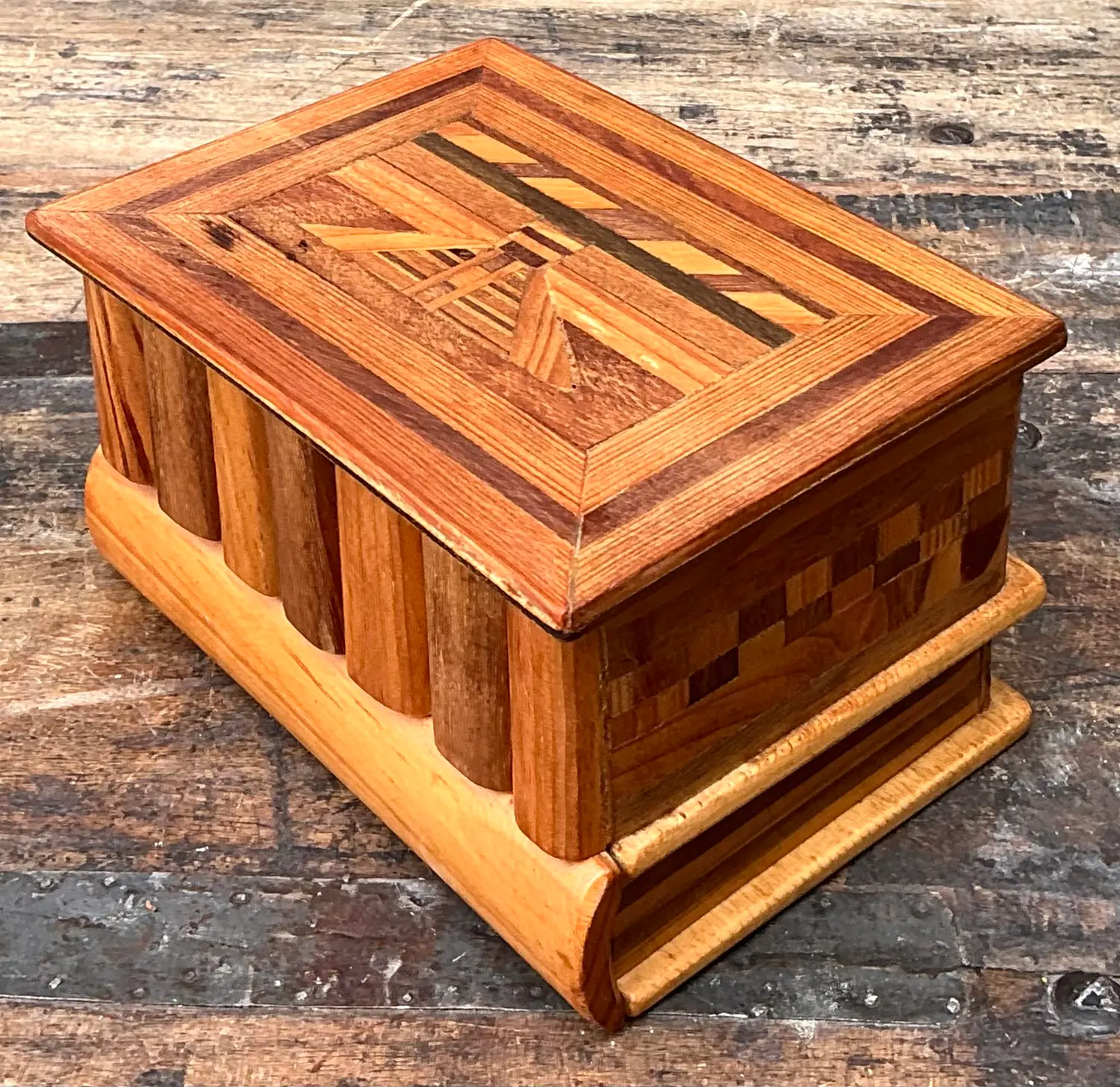 Vintage Wood Inlay Marquetry Box - Detail view