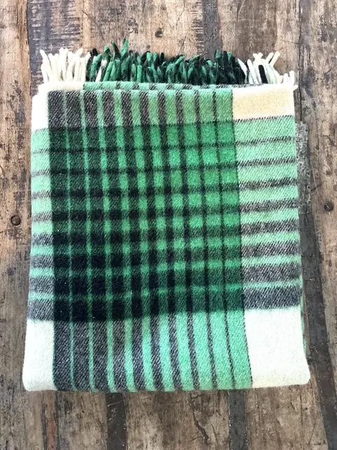 Vintage Wool Plaid Blanket - Detail view